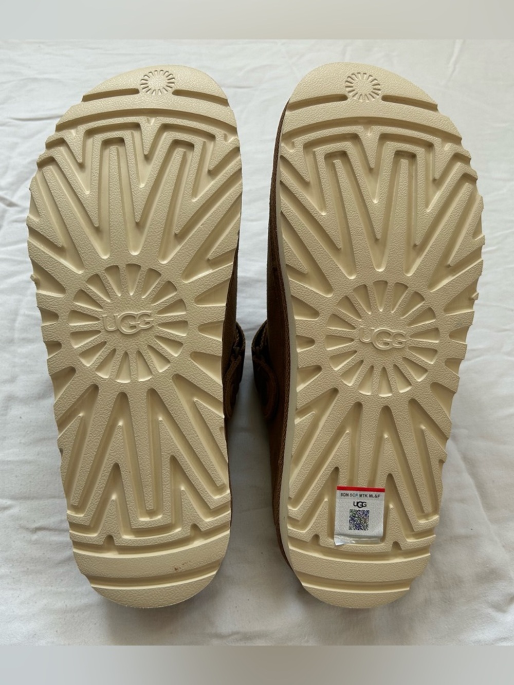 NWT UGG Goldenstar Chestnut Clogs - Womens - Picture 6 of 9